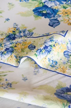 April Cornell Charming Ecru Breakfast Cloth- 8 Seater