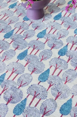 Topiary Garden Table Cloth - 6 Seater